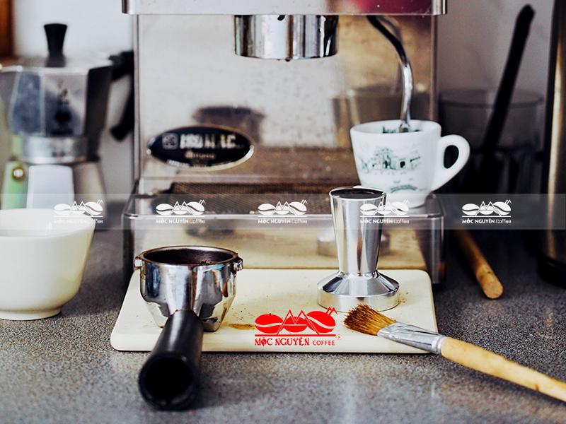 Phương pháp pha máy pha tại nhà cho bạn ly cà phê hoàn hảo